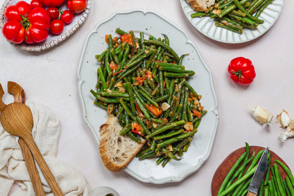 Green beans with tomato, garlic and olive oil - Zaytoun